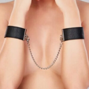 Adore Wrist Cuffs With Chain Käsiraudat